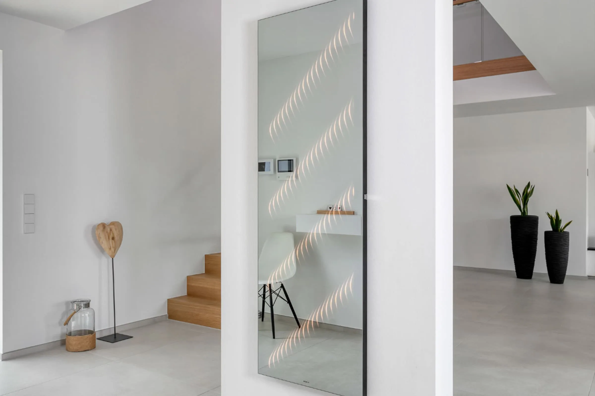 ETTLINLUX-Ambiloom-Mirror-1700-lights-on-lobby LR