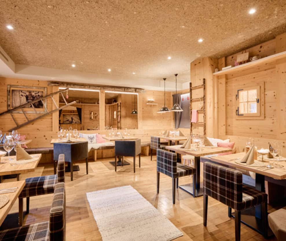 WILDSPITZE-MARGARITTA-Organoid-Natural-Surfaces_Restaurant-c-Hotel-Alpenfriede_Julian-Raggl_web-720x600.1